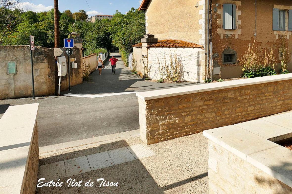 Les Jardins Du Clain Apartman Poitiers Kültér fotó