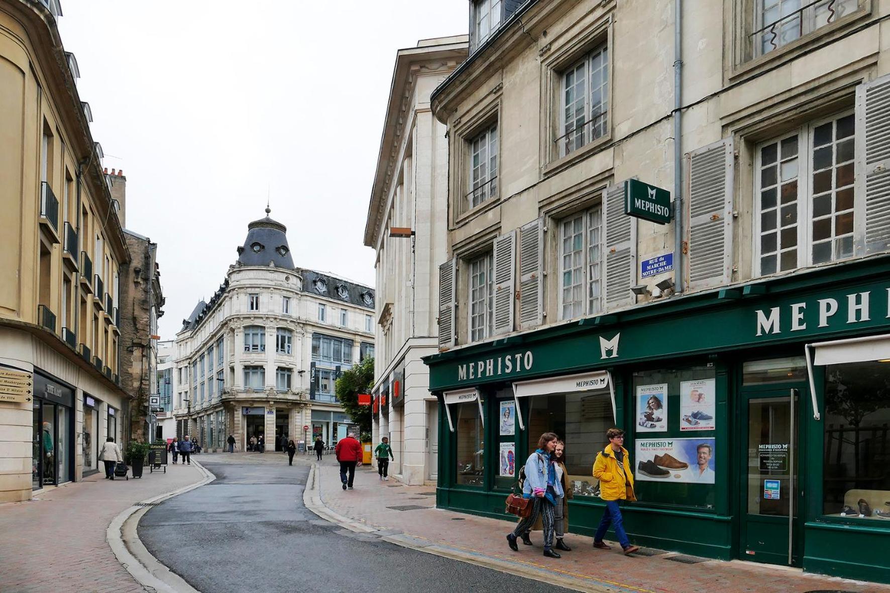 Les Jardins Du Clain Apartman Poitiers Kültér fotó